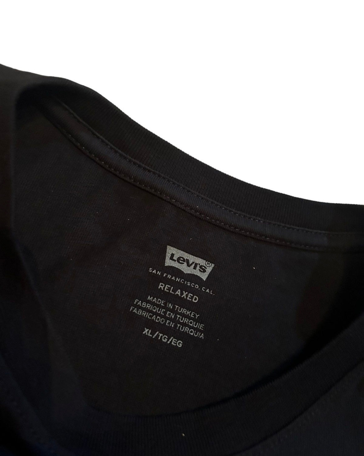 streetwear x-large levi’s t-shirt