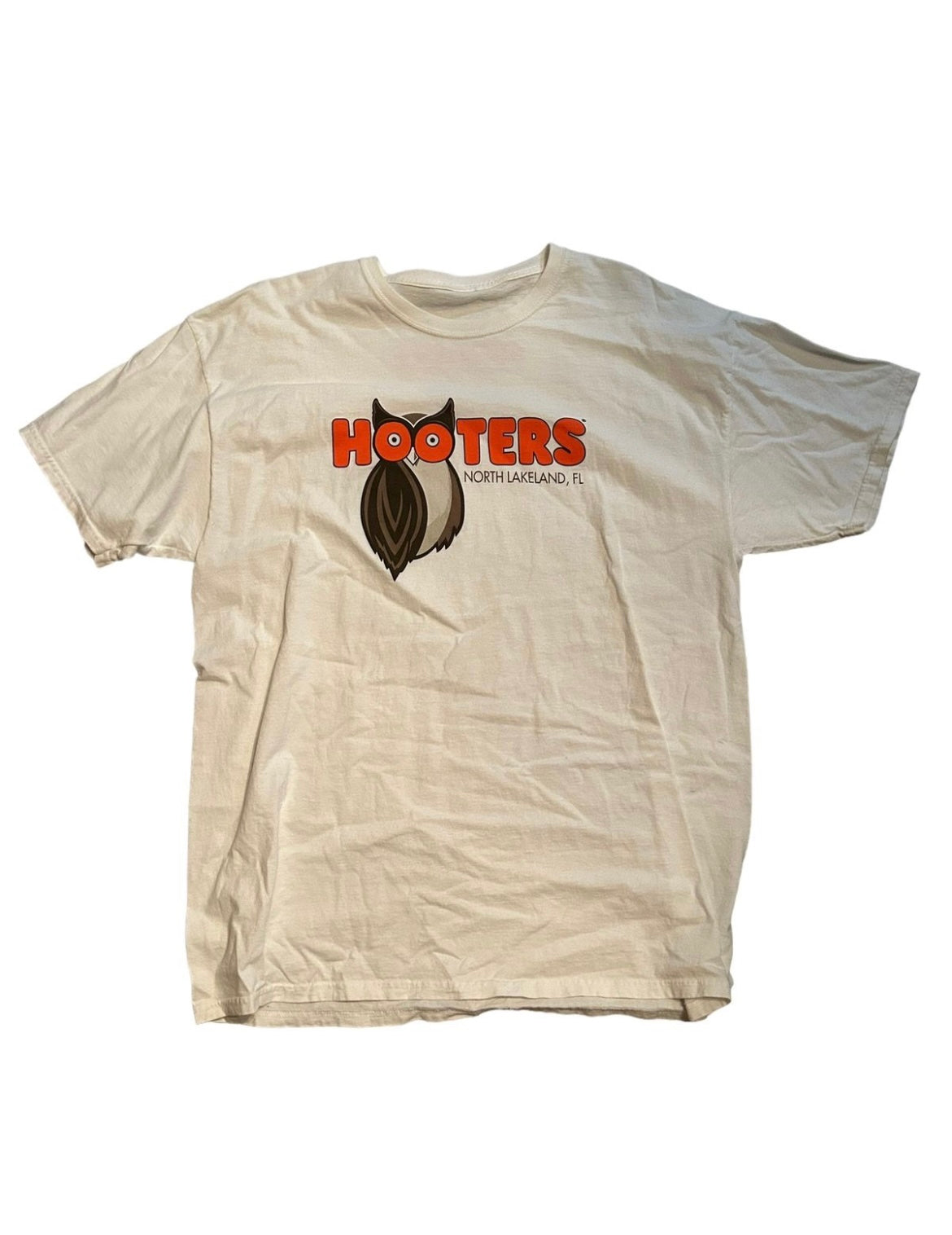 vintage streetwear x-large hooters t-shirt